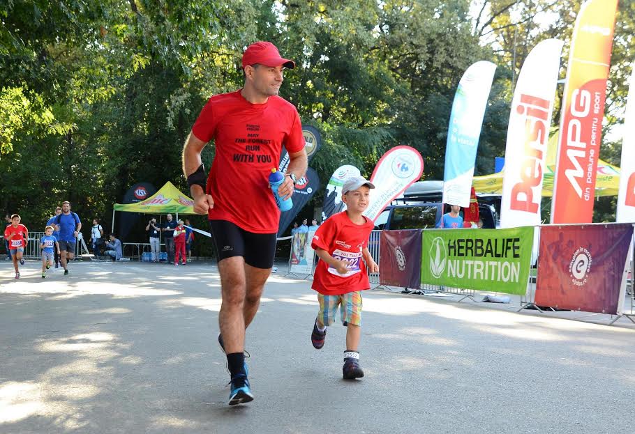 900 de alergători s-au bucurat de mișcare în natură, la RUNFEST - FOX TRAIL Half Marathon / GALERIE FOTO