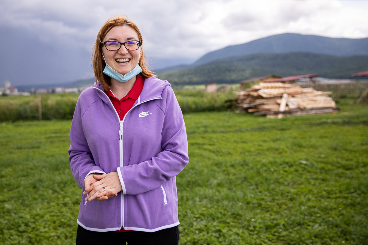 Ce i-a determinat pe doi tineri să renunțe la avocatură și să se apuce de cultivat goji: “Vin italienii, nemţii şi fac proiecte frumoase în agricultură. Românii de ce nu fac?”
