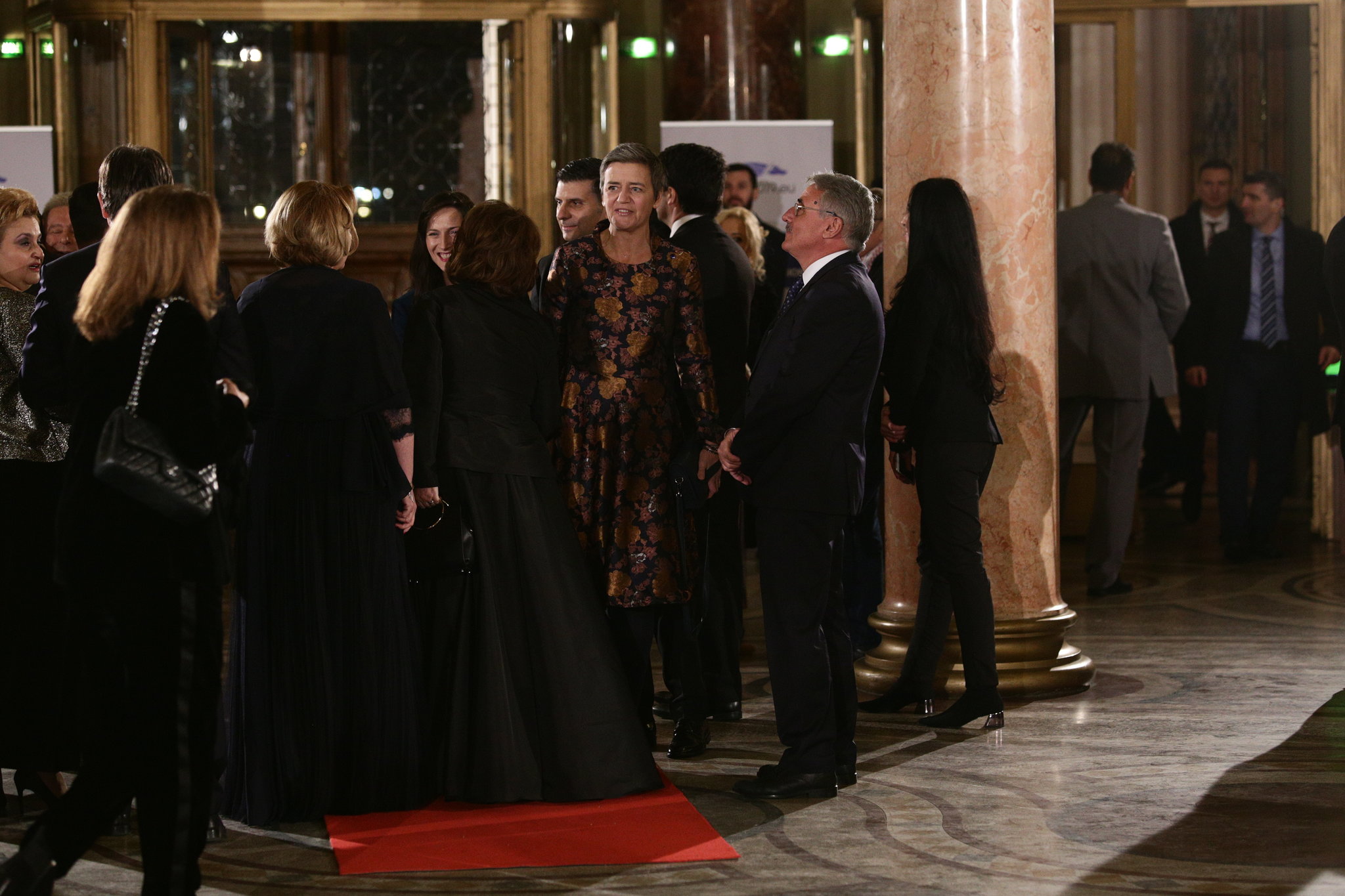 GALERIE FOTO | Cum s-au îmbrăcat femeile din politică la ceremonia preluării Președinției Consiliului UE. Doamnele au mizat pe negru!