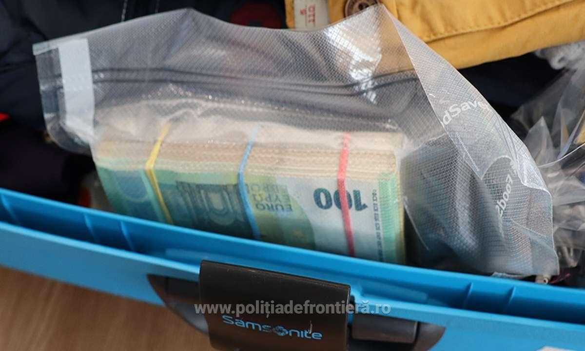 Un român a venit din Spania cu 205.000 euro cash în bagajul de cală, dar a rămas fără bani după ce a aterizat pe Aeroportul Henri Coandă