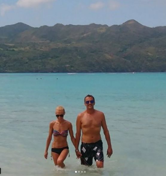 Cum s-a distrat Cosmin Cernat în Republica Dominicană. Ce bine arată soția lui în costum de baie | FOTO
