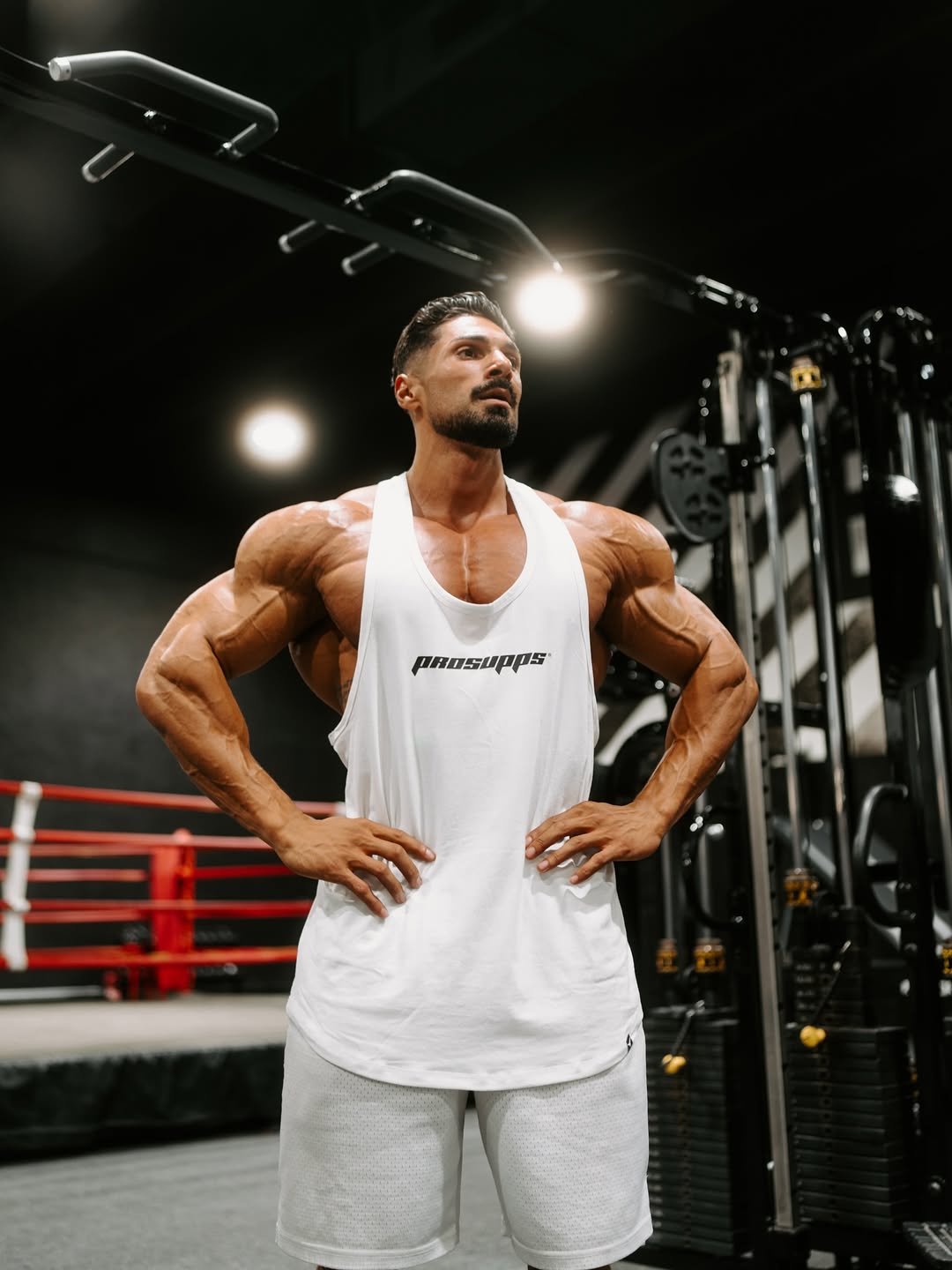 Cel mai urmărit român de pe Instagram a lăsat Marea Britanie pentru București. De ce a venit în țară „Urmașul lui Arnold Schwarzenegger”