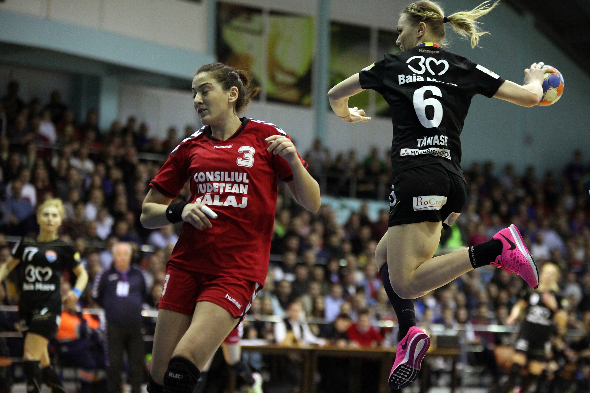 Scandal uriaș la meciul de handbal la Zalău - HCM Baia Mare: ^“Să înjuri ca în codru şi să fii rasist, asta înseamnă sa fii suporter al echipei din Zalău!”