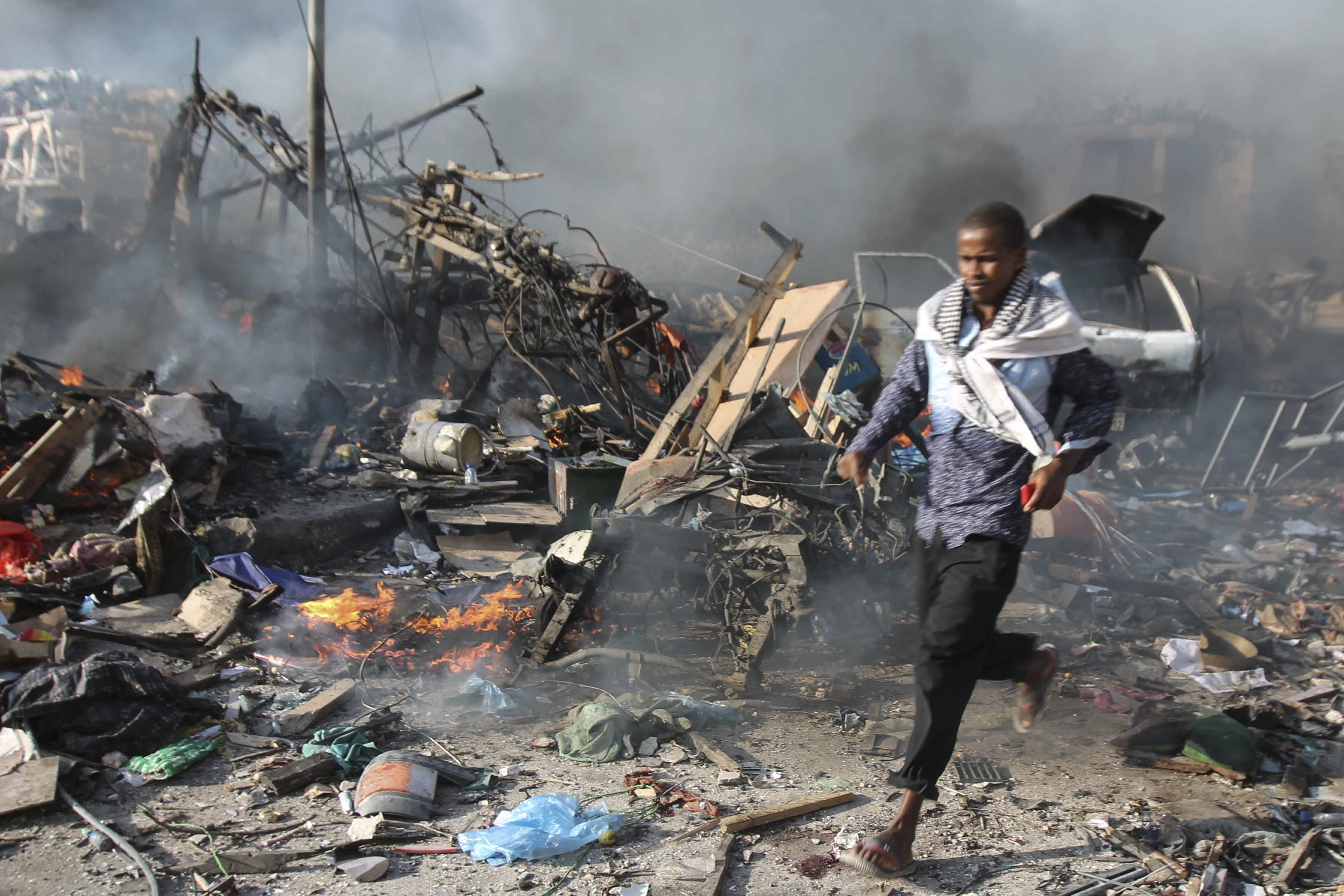 FOTO| Bilanțul victimelor atacului cu bombă din Somalia a depășit 230 de morți