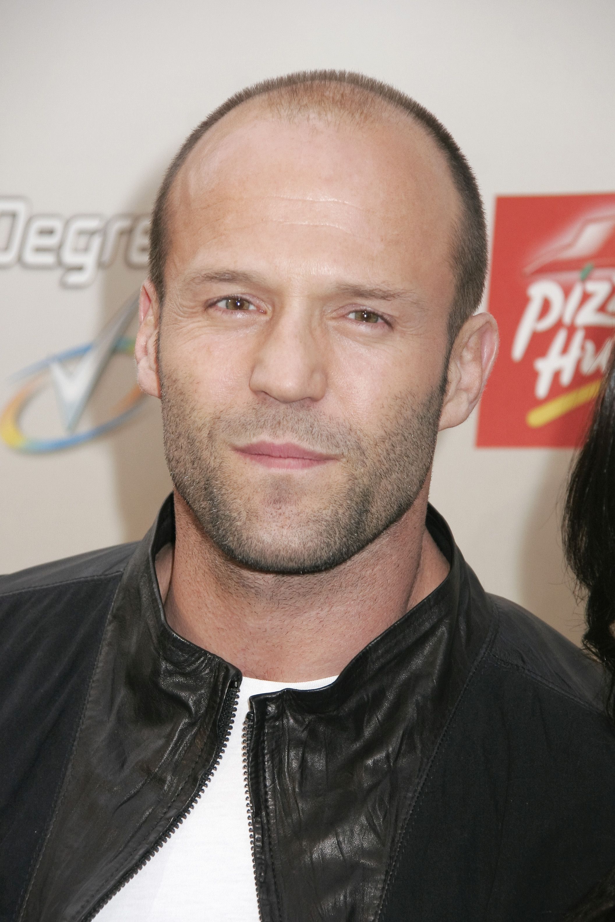 FOTO | Rosie Huntington-Witheley se căsătorește cu actorul Jason Statham. Face nunta chiar de Revelion