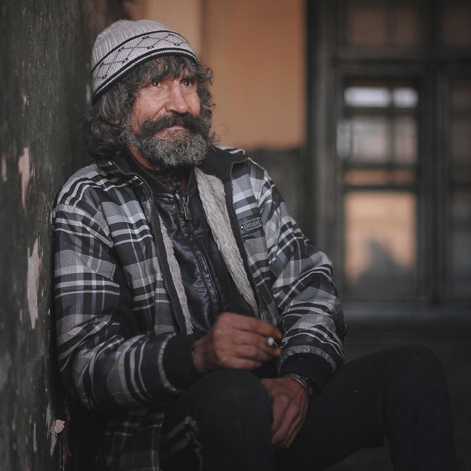 REPORTAJ/Povestea lui Juju, filosoful homeless din Anina: "Eu sunt fericit. Ştii cum a murit Tolstoi? Sărac. Şi în frig“|FOTO