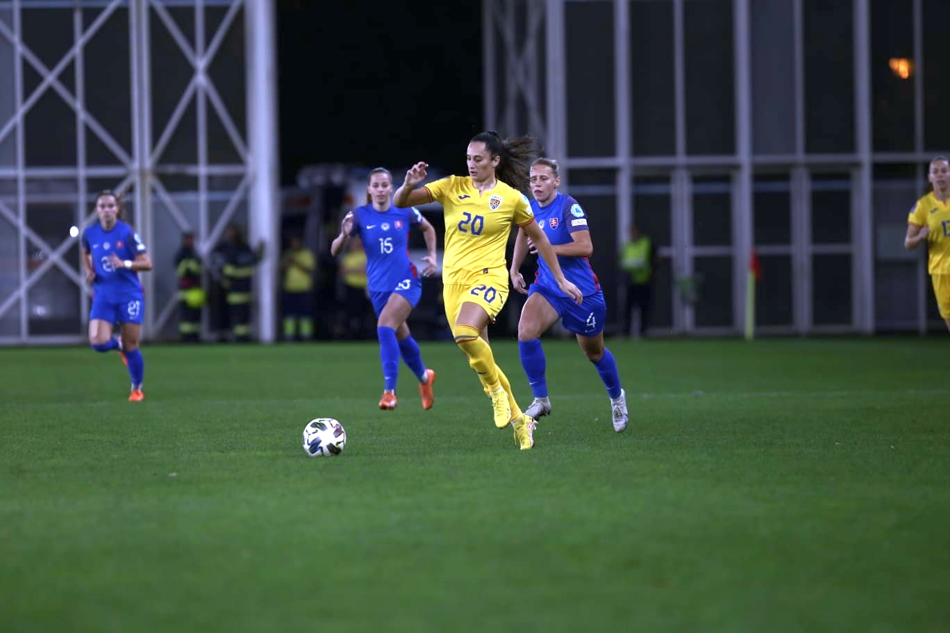 Naționala feminină a României de fotbal, remiză cu Slovacia. Bara ne-a salvat de la a treia înfrângere din grupă