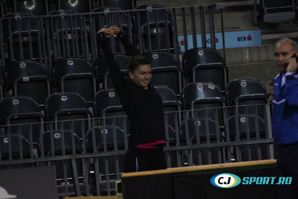 Fed Cup. Simona Halep a intrat în sală. Imagini de la primul antrenament al liderului României