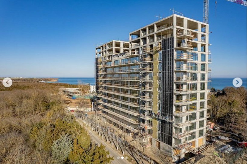 Imagini cu apartamentul din Olimp al Adelei Popescu și al lui Radu Vâlcan. Locuința are vedere la mare: „Dormim pentru prima oară aici”
