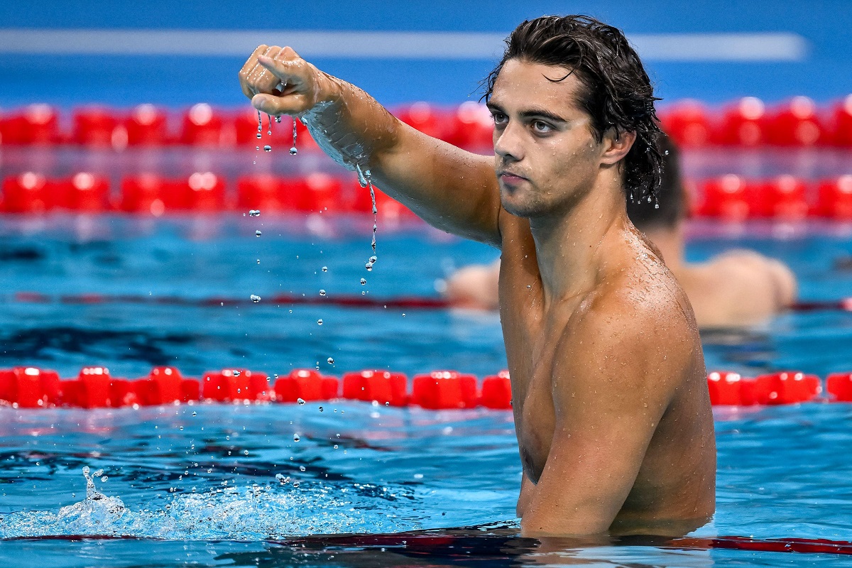 „Zeul frumuseții” la Paris, campionul olimpic Thomas Ceccon, filmat când doarme în parc, pentru că e prea cald în camerele din Satul Olimpic