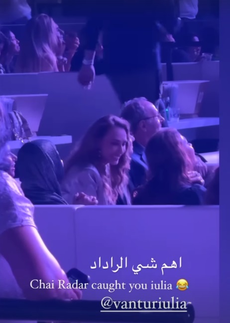 Cum a fost surprinsă Iulia Vântur cu părinții la concertul lui Salman Khan din Dubai. Starul de la Bollywood a făcut show în fața socrilor