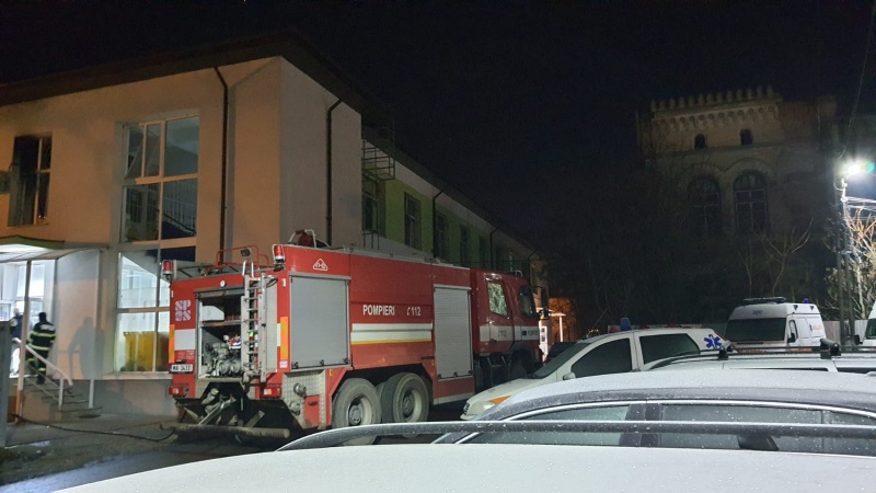 Incendiu la secția de psihiatrie a Spitalului Municipal Roman. 17 pacienţi au fost evacuaţi