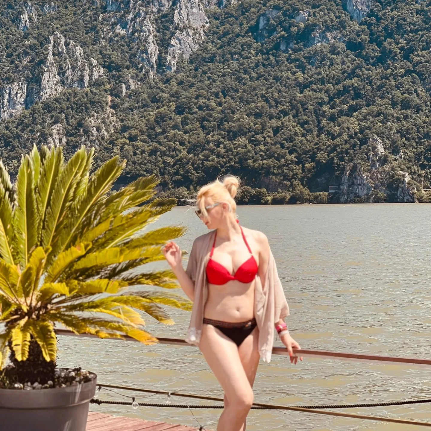Cum arată acum Corina, fosta soție a lui Marian Drăgulescu. A pozat chiar și în costum de baie