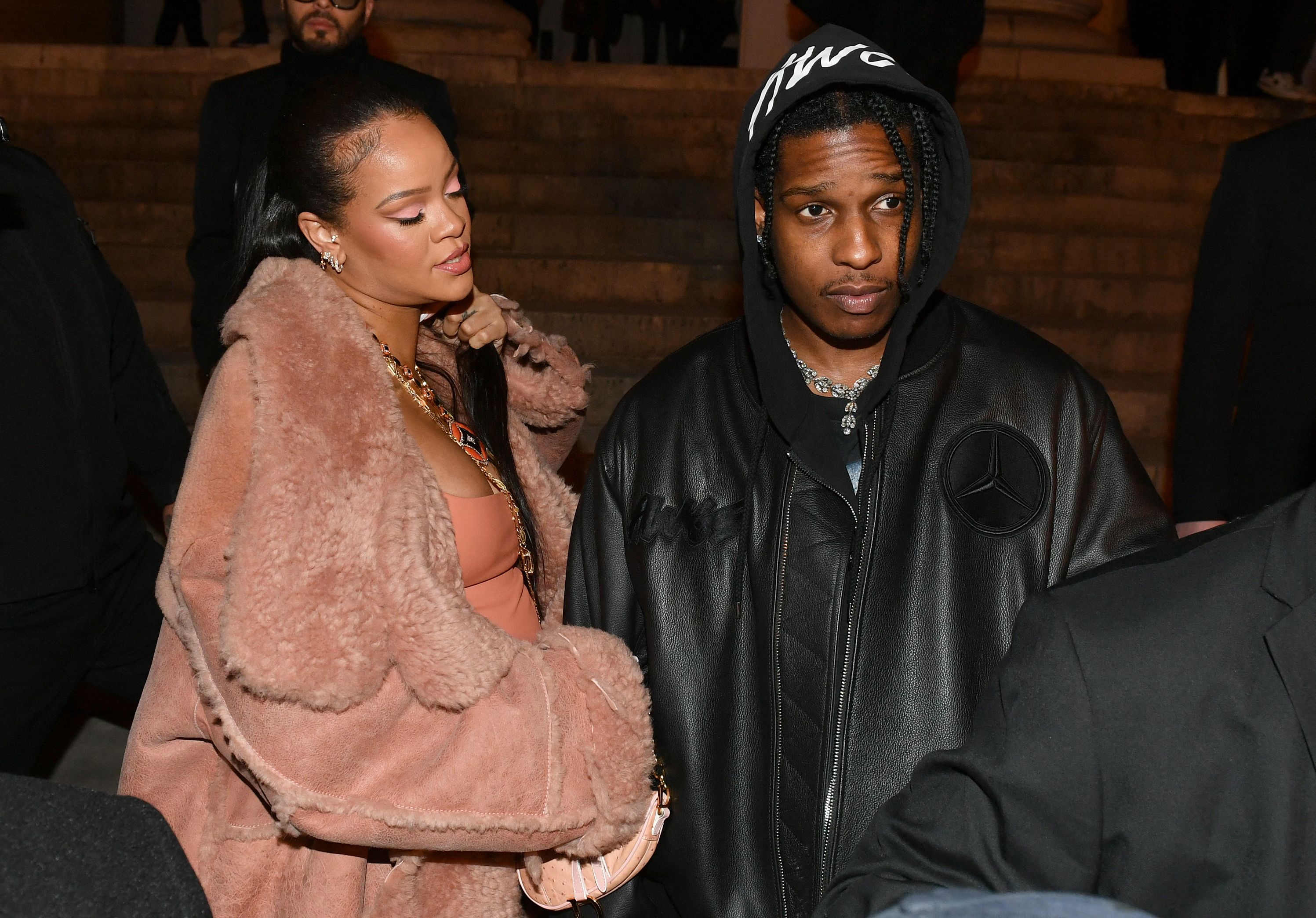 Rihanna a născut în secret. Prima imagine cu fetița și ce nume inedit i-a ales