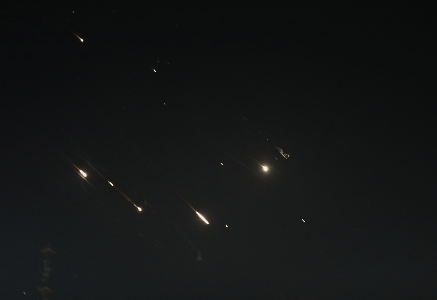 LIVETEXT: Israelul a aprobat "planuri atât ofensive, cât și defensive". După o ședință de aproape 5 ore a cabinetului de război, armata israeliană nu spune dacă va riposta la atacul Iranului cu peste 300 de drone și rachete
