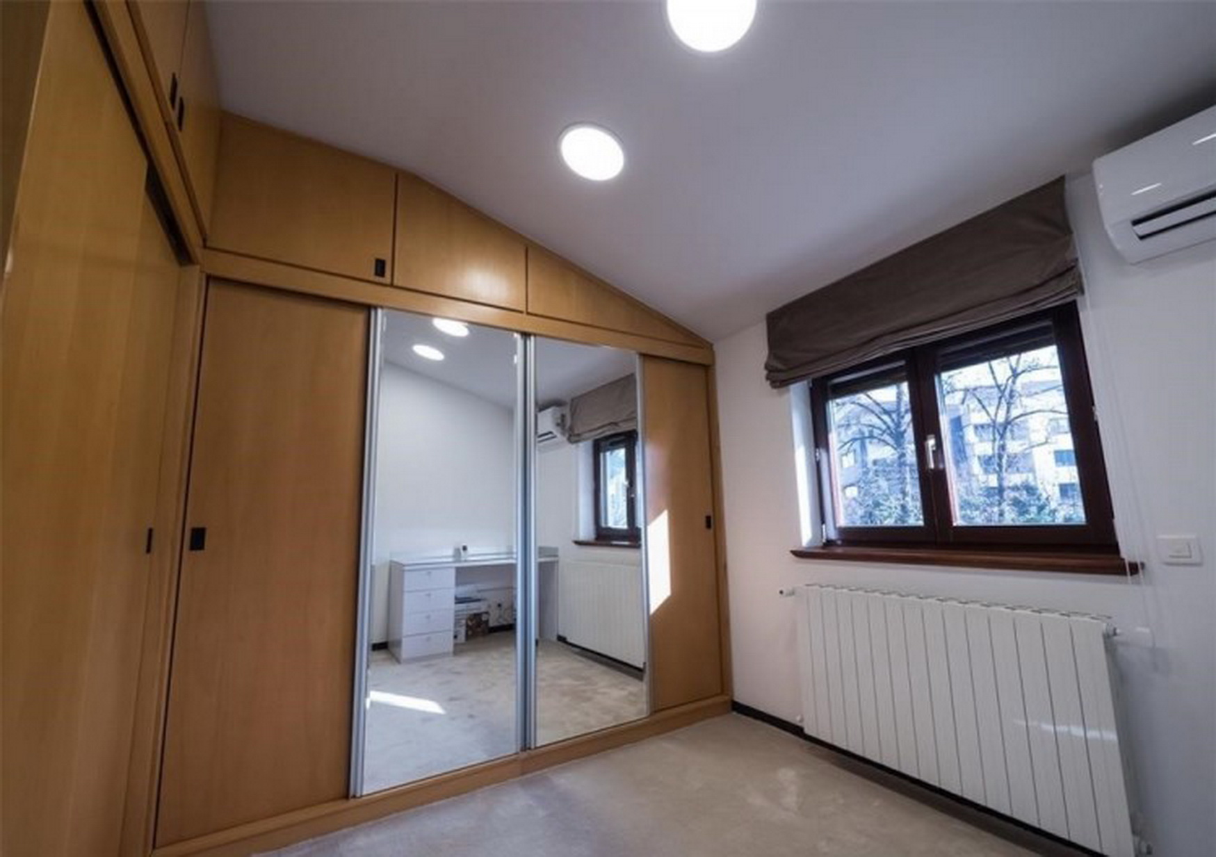 FOTO | Dinu Gheorghe își vinde vila din Primăverii cu 5 milioane de euro! Are pivniță cu ușă blindată, 10 camere, 7 băi și 10 locuri de parcare
