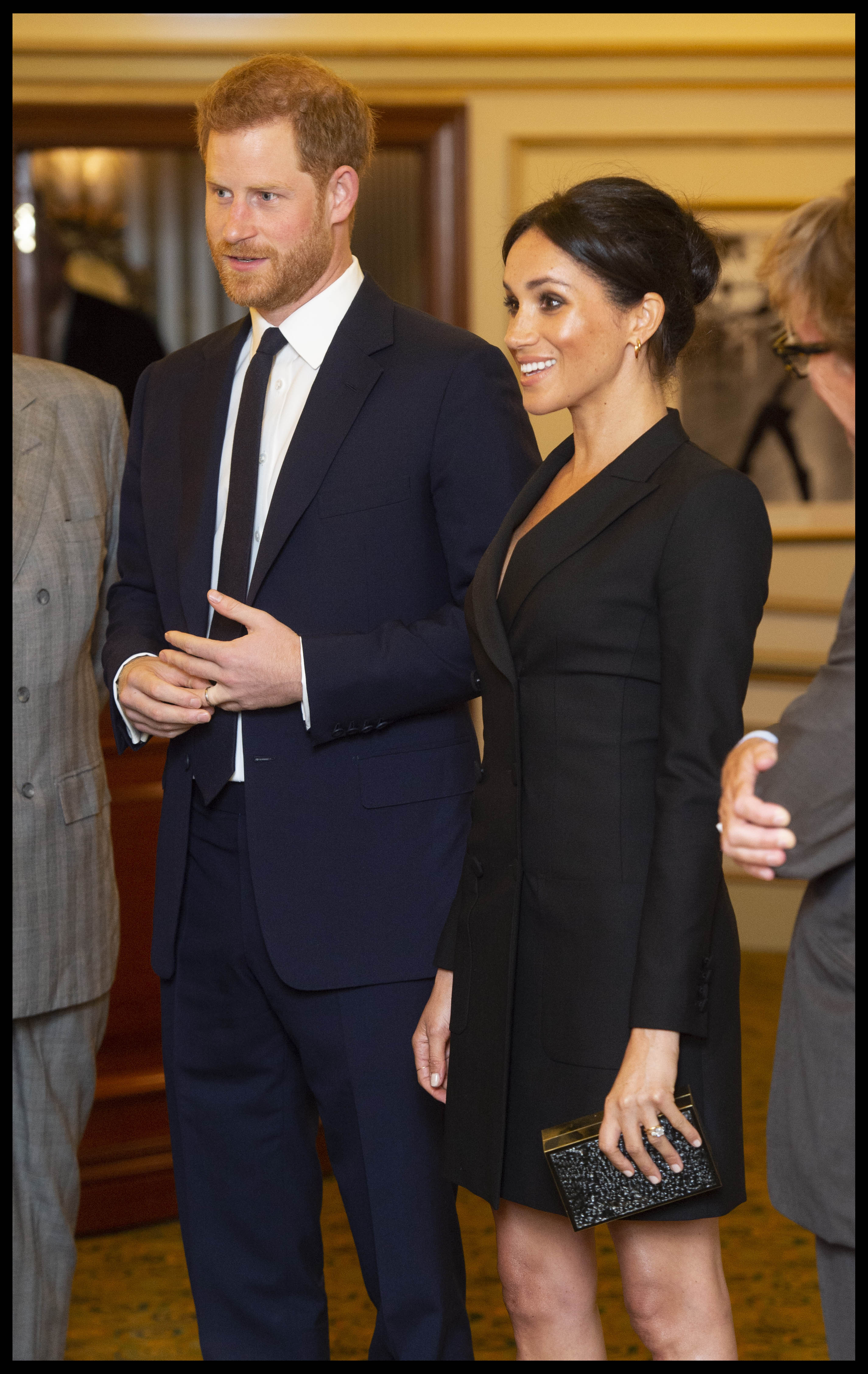 FOTO | Meghan Markle, apariţie de senzaţie într-o rochie tuxedo mini