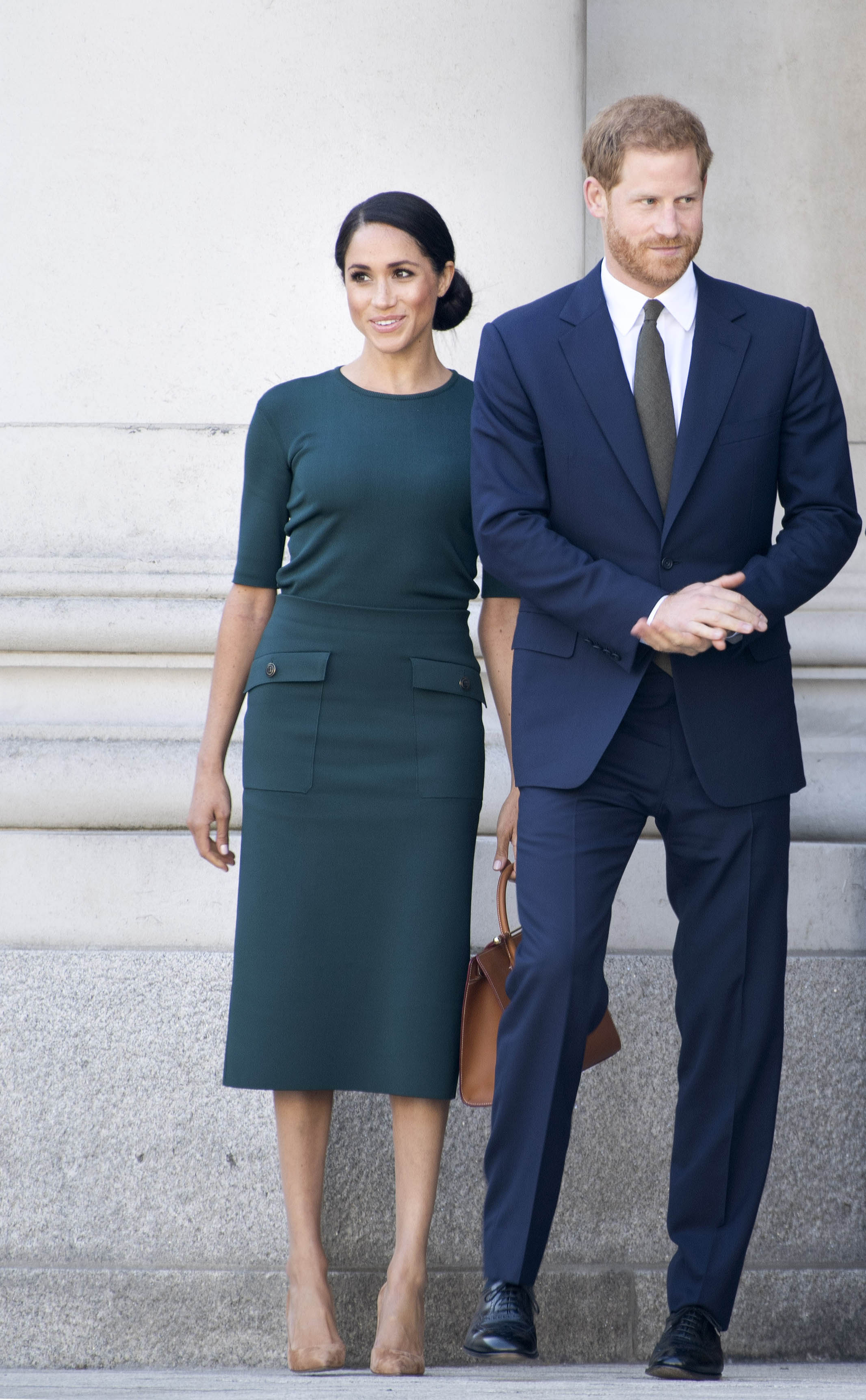 FOTO | Meghan Markle, primul turneu regal alături de prințul Harry. A purtat cinci ținute pe parcursul a 24 de ore