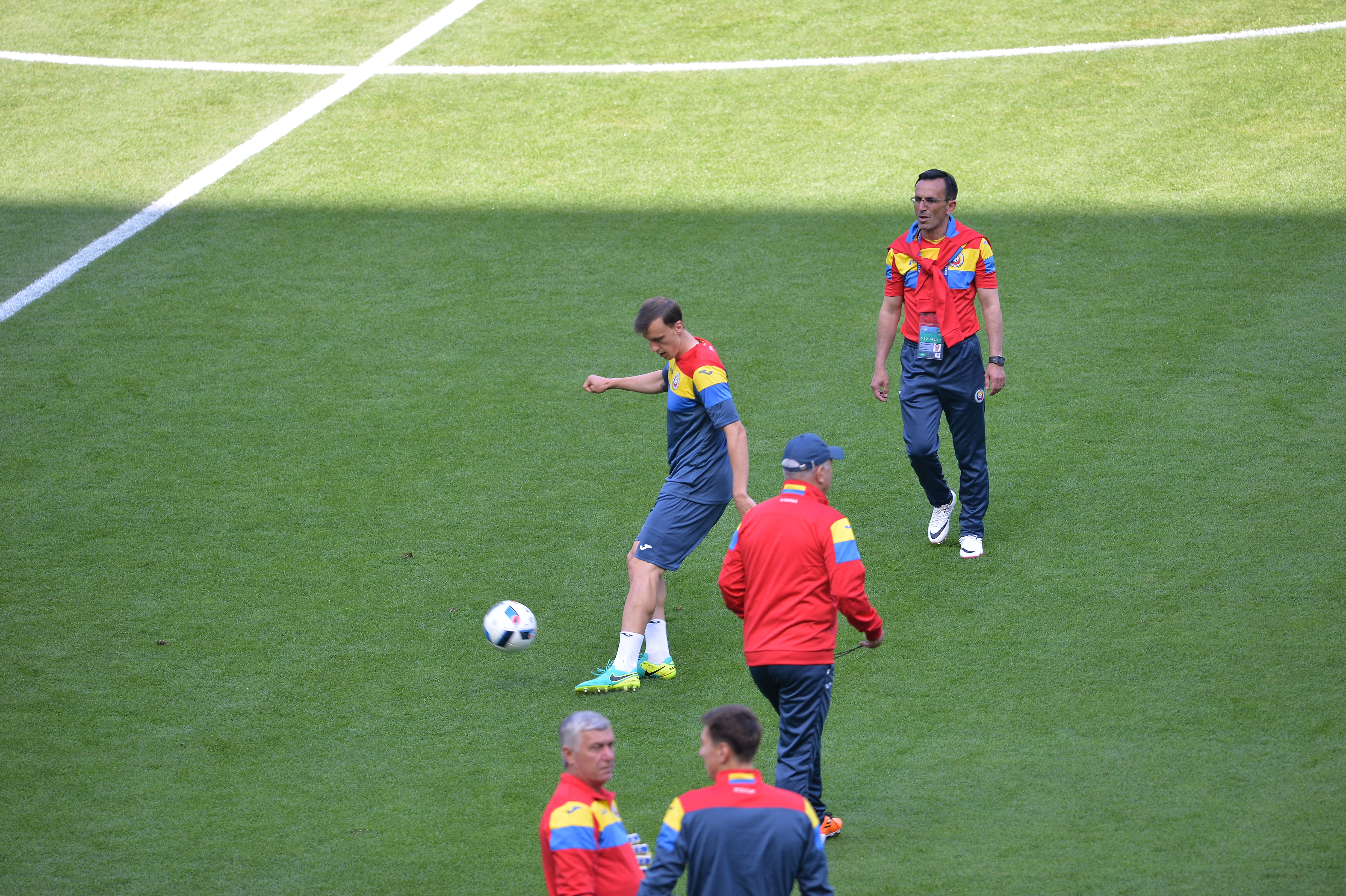 Euro 2016. Tricolorii au efectuat antrenamentul oficial pe Stade de France, ultimul înaintea meciului cu ”Les Bleus” (vineri, ora 22:00). Zâmbete și uimire / GALERIE FOTO și VIDEO