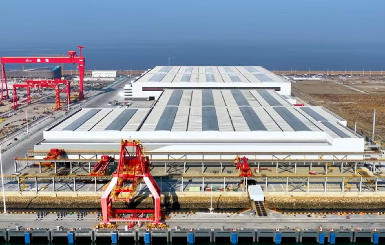The Chinese firm will build a new FPSO vessel capable of producing 90,000 barrels of oil per day, processing 160 million standard cubic feet of natural gas daily, and storing 1.4 million barrels of crude oil.
