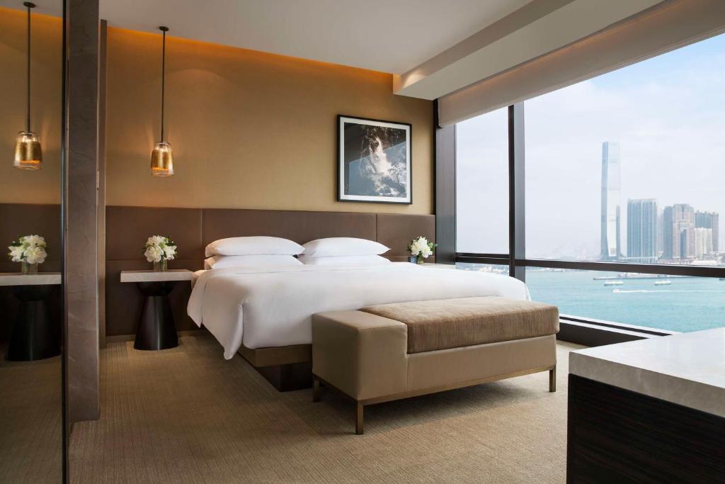 Deplasare de lux în Hong Kong pe banii universității. UNATC trimite trei șefi la un hotel de 5 stele: „O oportunitate strategică”
