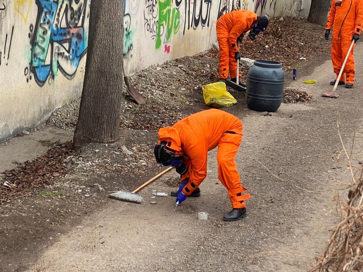 Mercur găsit în spatele unei școli din Suceava. ISU a decontaminat zona, iar Poliția face cercetări