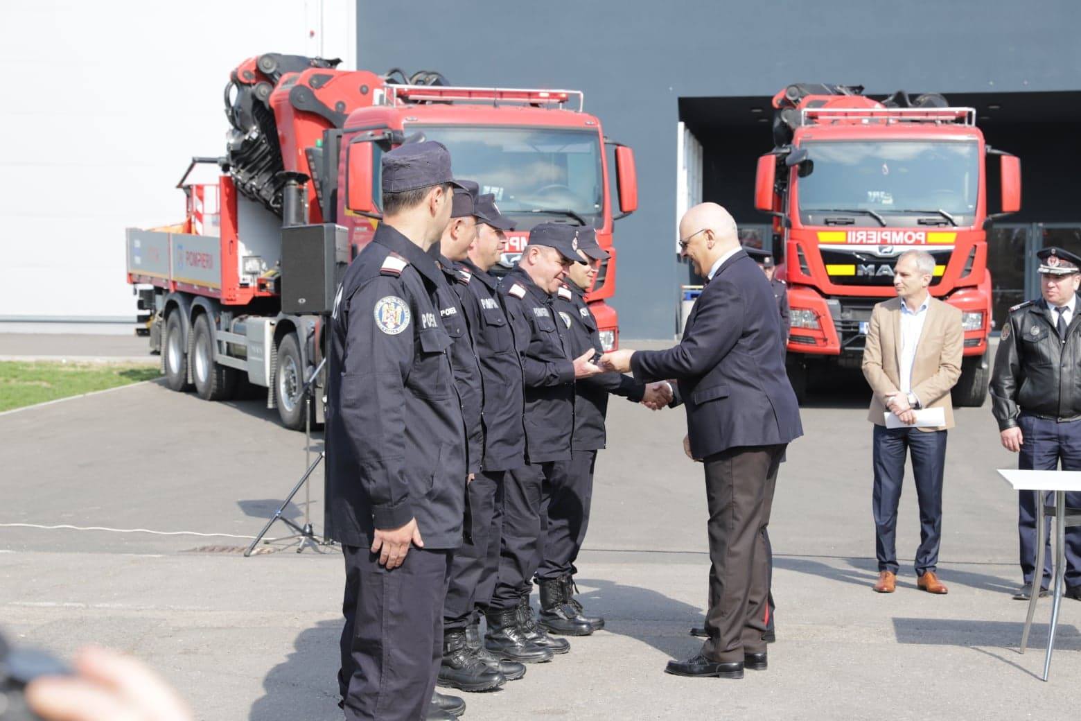 Pompierii din șase județe au primit autospeciale noi. Automacarale pentru misiuni de căutare și salvare (GALERIE FOTO)