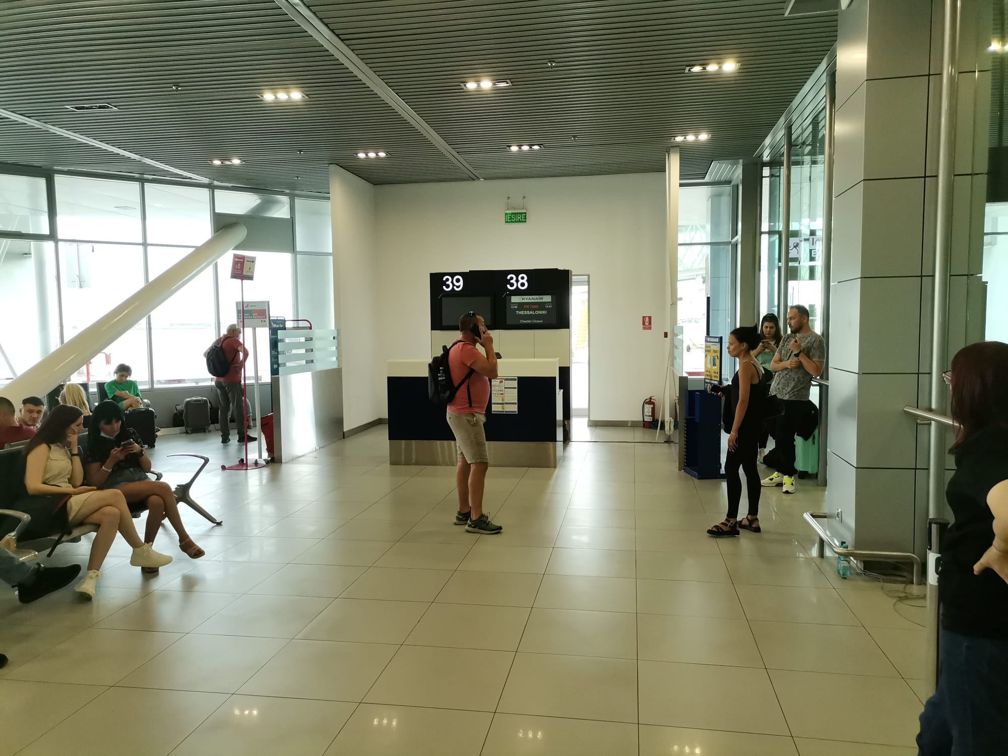 Întârziere de 10 ore pentru o cursă Otopeni-Salonic. Ce explicație au reprezentanții aeroportului pentru pasageri
