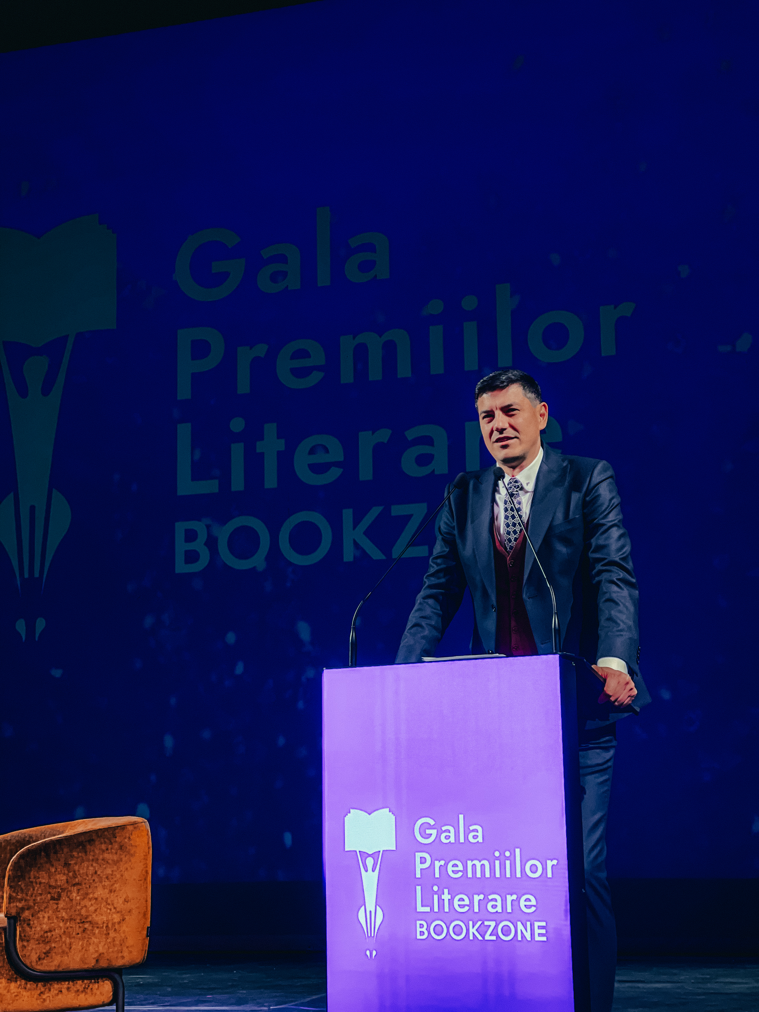 Cum au apărut părintele Pimen Vlad, doctorul Mihai Craiu, profesorul Constantin Dulcan, Dan Negru și Mihai Morar pe scenă la Opera Națională București