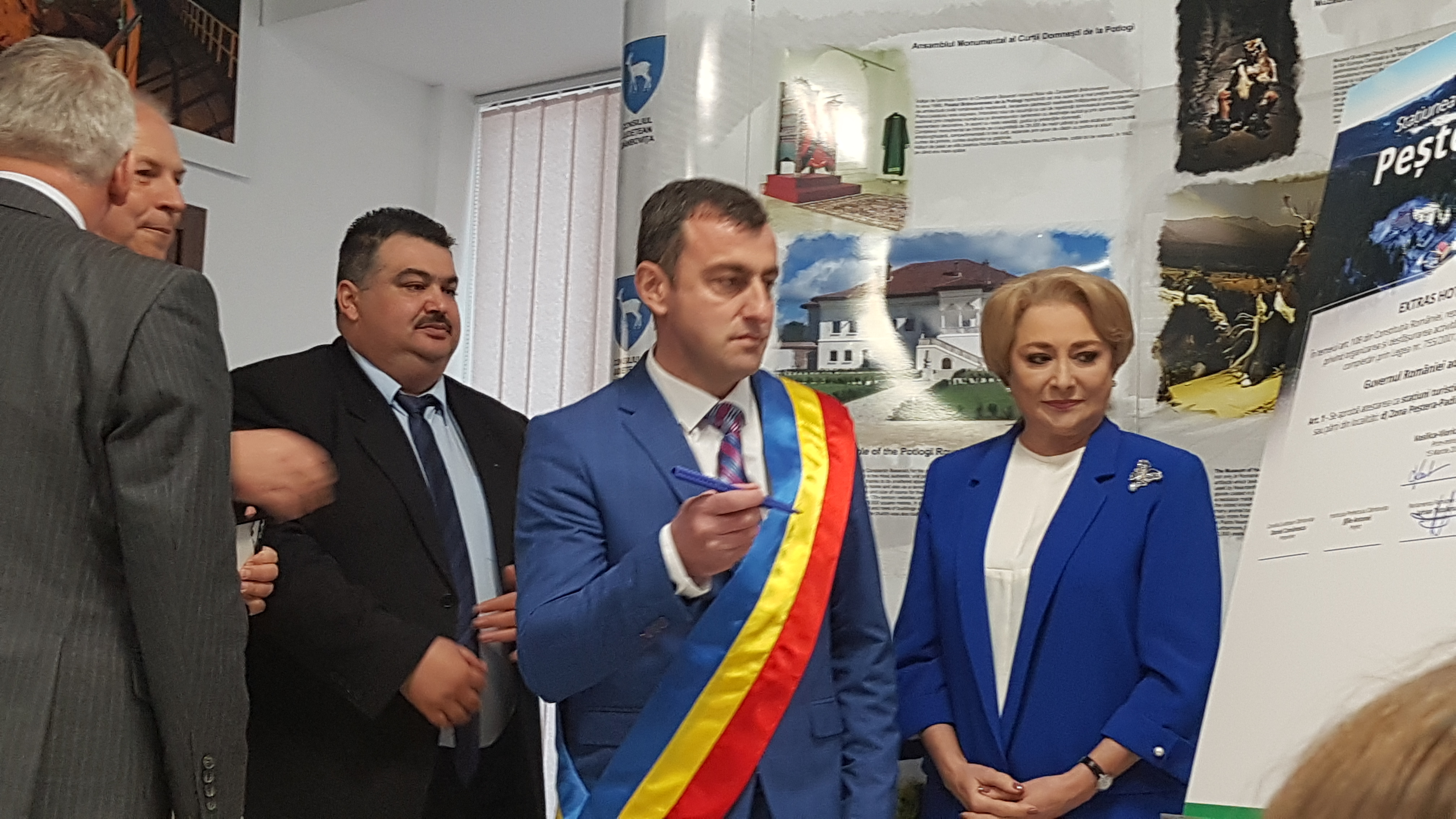 UPDATE. Premierul Viorica Dăncilă, vizită oficială în Dâmbovița; Autoritățile locale s-au plâns de starea infrastructurii și au cerut mall și stadion în Tâtrgoviște (FOTO)