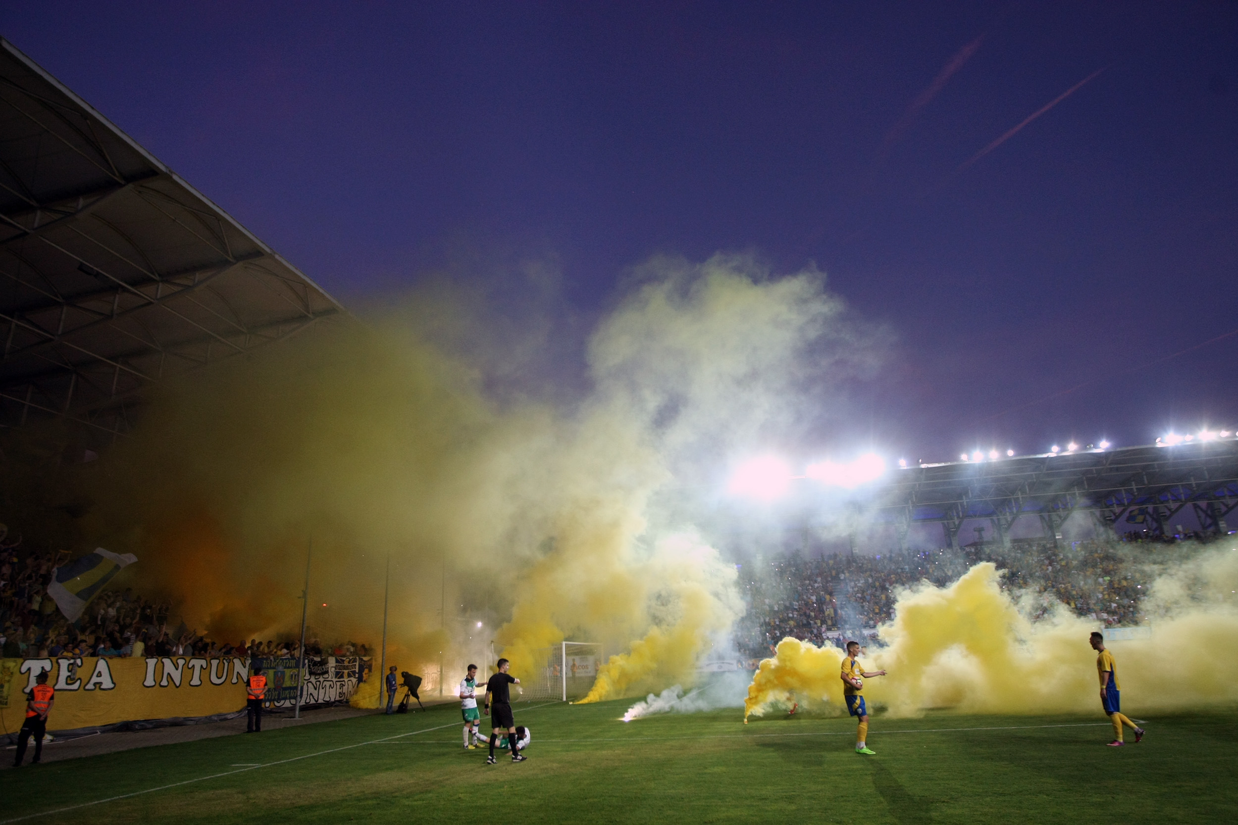 Petrolul Ploiești a promovat în Liga 3. Atmosferă fantastică pe stadionul ”Ilie Oană”. Rezultate | FOTO