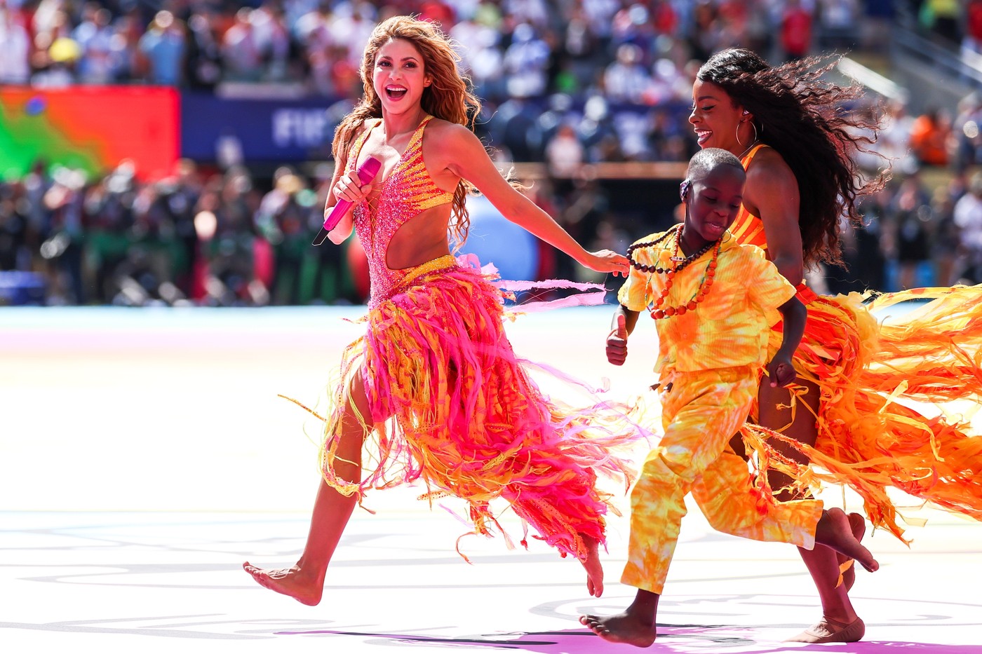 Cum a ajuns designerul român Rafaela Pestrițu să îmbrace dansatorii Shakirei la finala Cupei Mondiale 2026