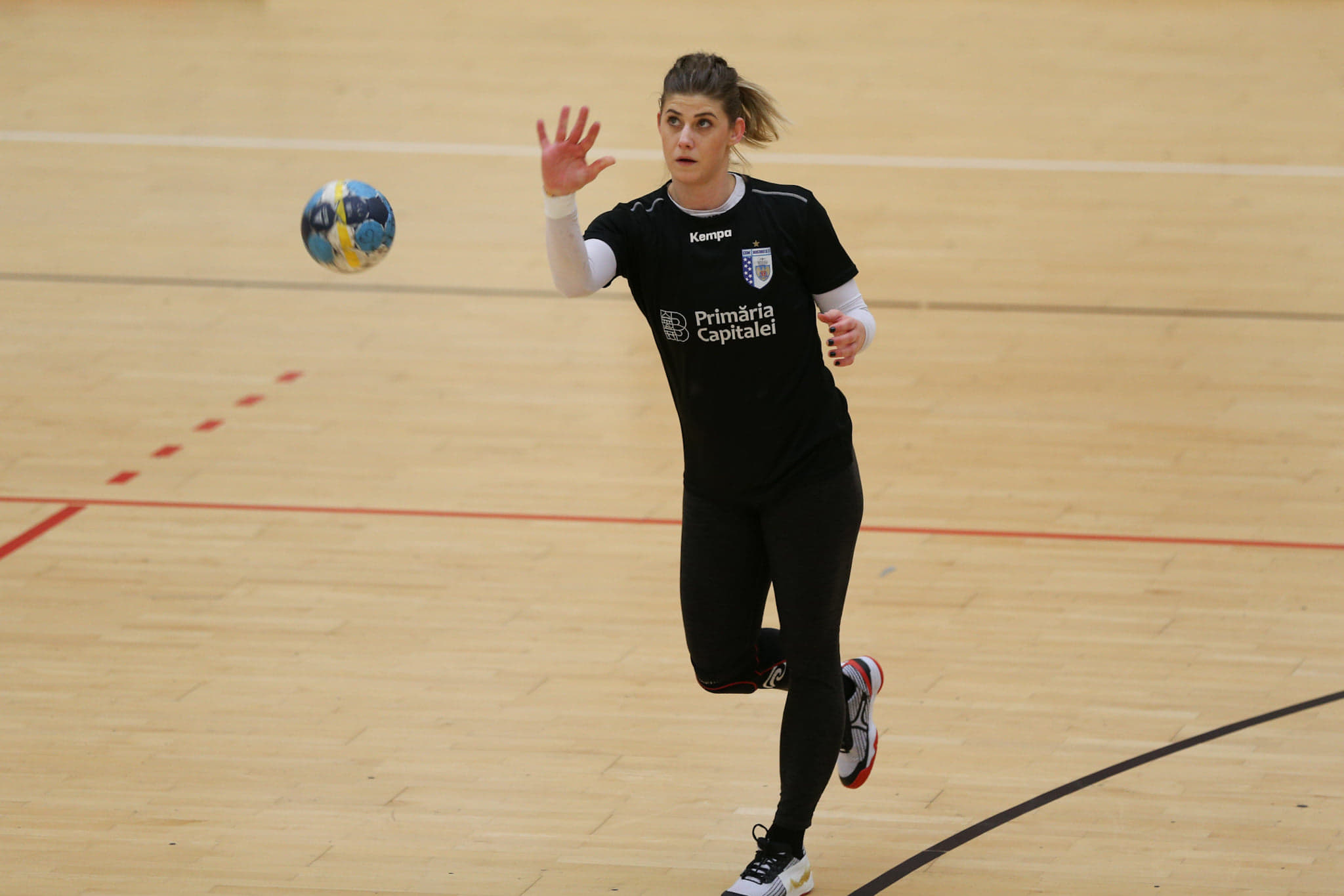 FOTO | CSM București a ratat calificarea în Final Four-ul Ligii Campionilor la handbal feminin. Două eșecuri cu Metz