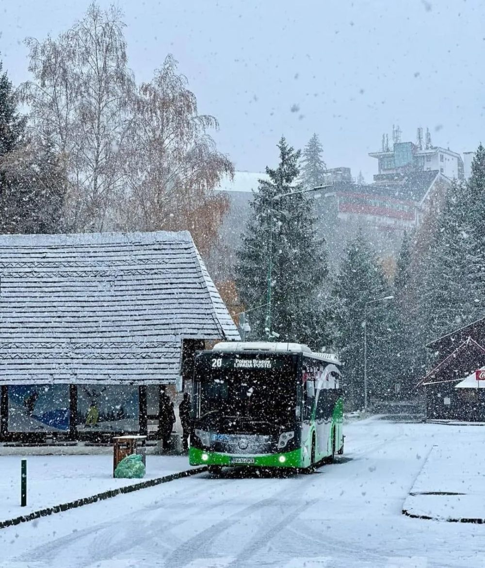 Iarna a venit la munte, Transalpina s-a închis, drumarii intervin cu material antiderapant | Video