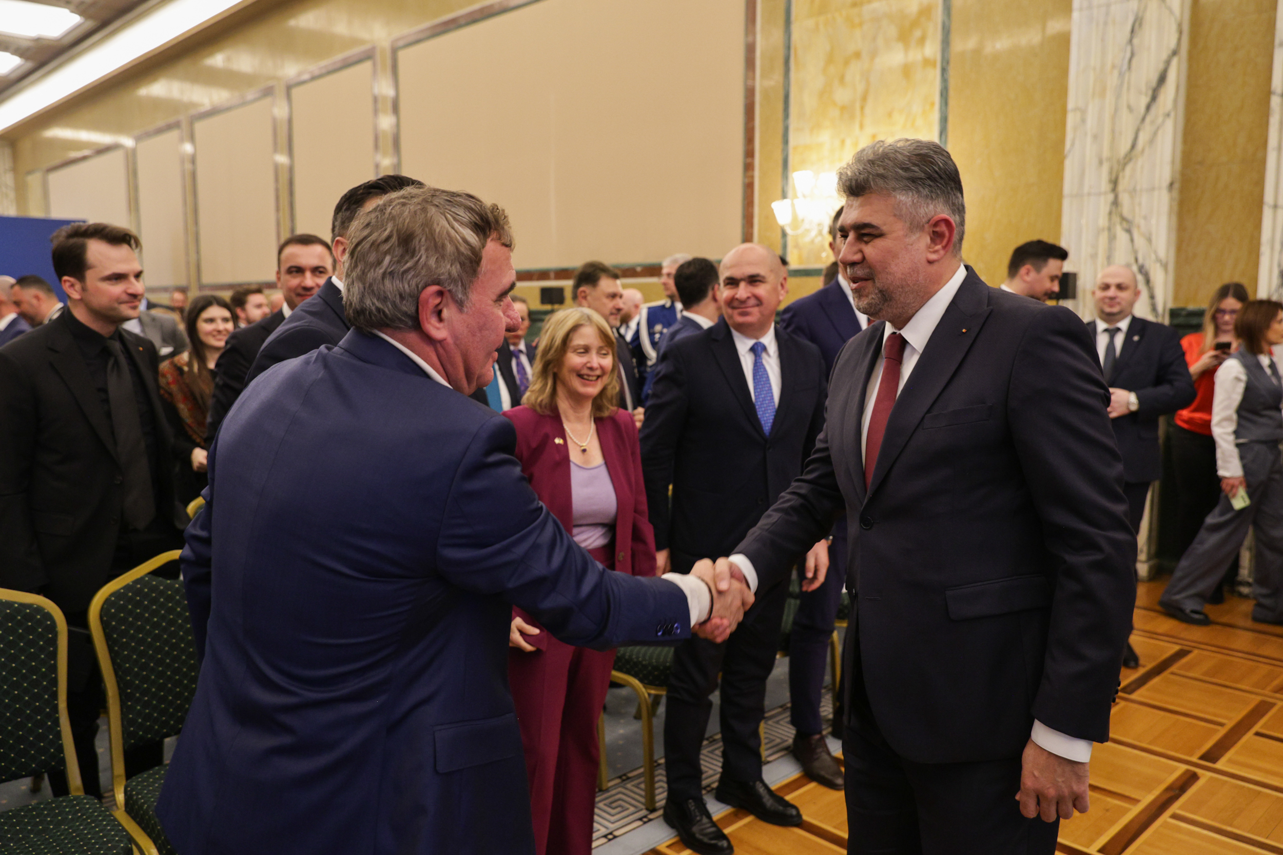 Românii pot călători în SUA fără vize din 31 martie. Decizia, oficializată de Marcel Ciolacu, ambasadoarea SUA și Hagi: „Un moment istoric”