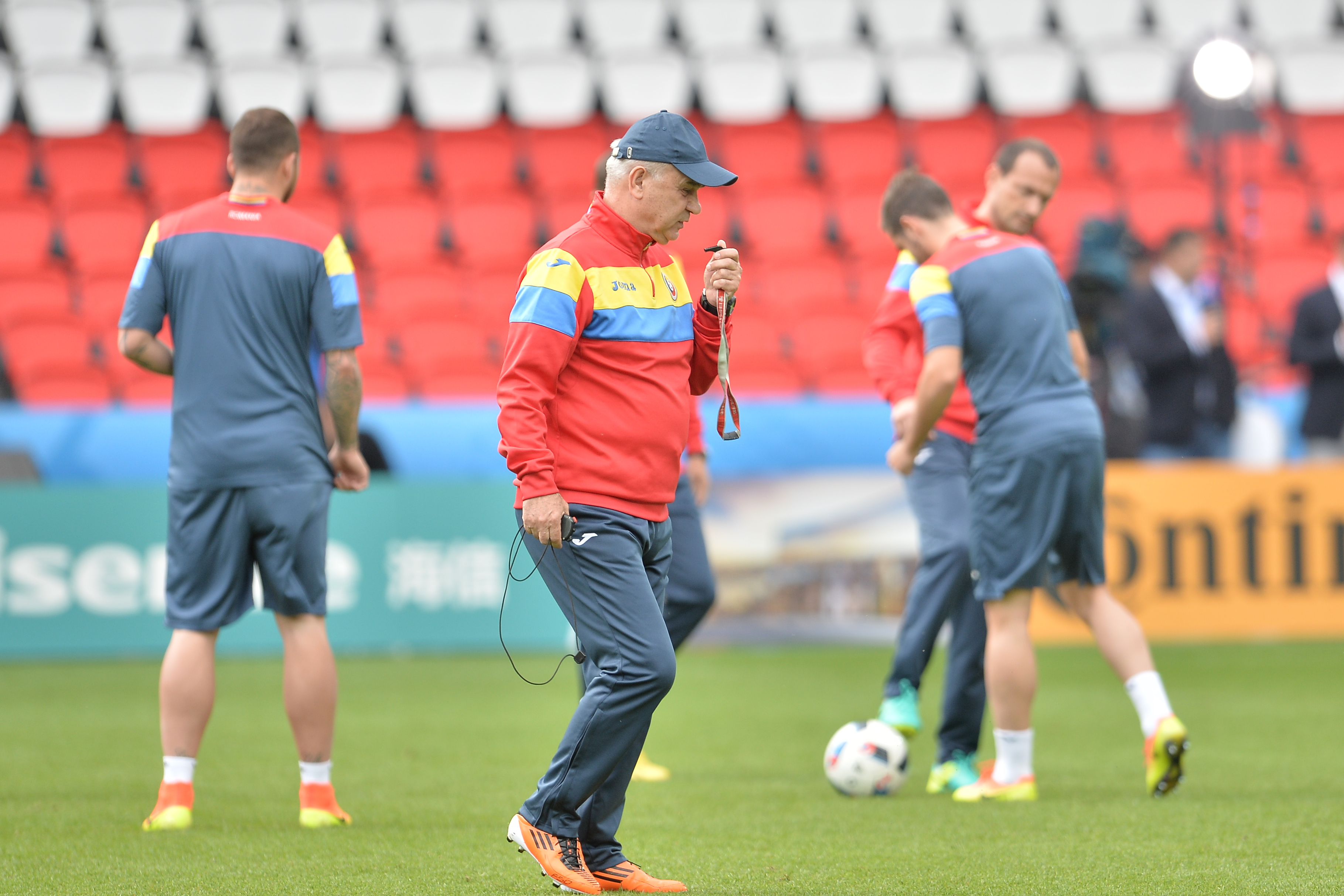 România - Elveția 1-1. Leșin după pauză! Stancu a deschis scorul din penalty, Mehmedi e egalat. Ne-am calificat la decisivul cu Albania!/ BLOG&FOTO&VIDEO