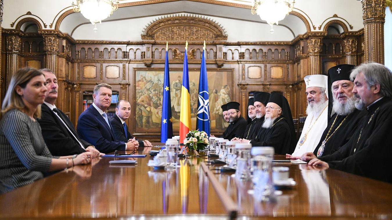 Patriarhul Daniel și Patriarhul Ecumenic Bartolomeu, primiți la Palatul Cotroceni. Klaus Iohannis nu participă la sfințirea Catedralei Mântuirii Neamului