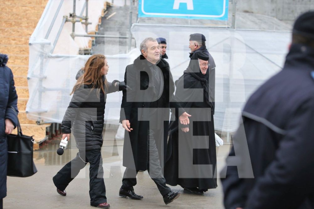Imagini inedite surprinse de fotoreporterii Libertatea la slujba de sfințire a Catedralei Mântuirii Neamului