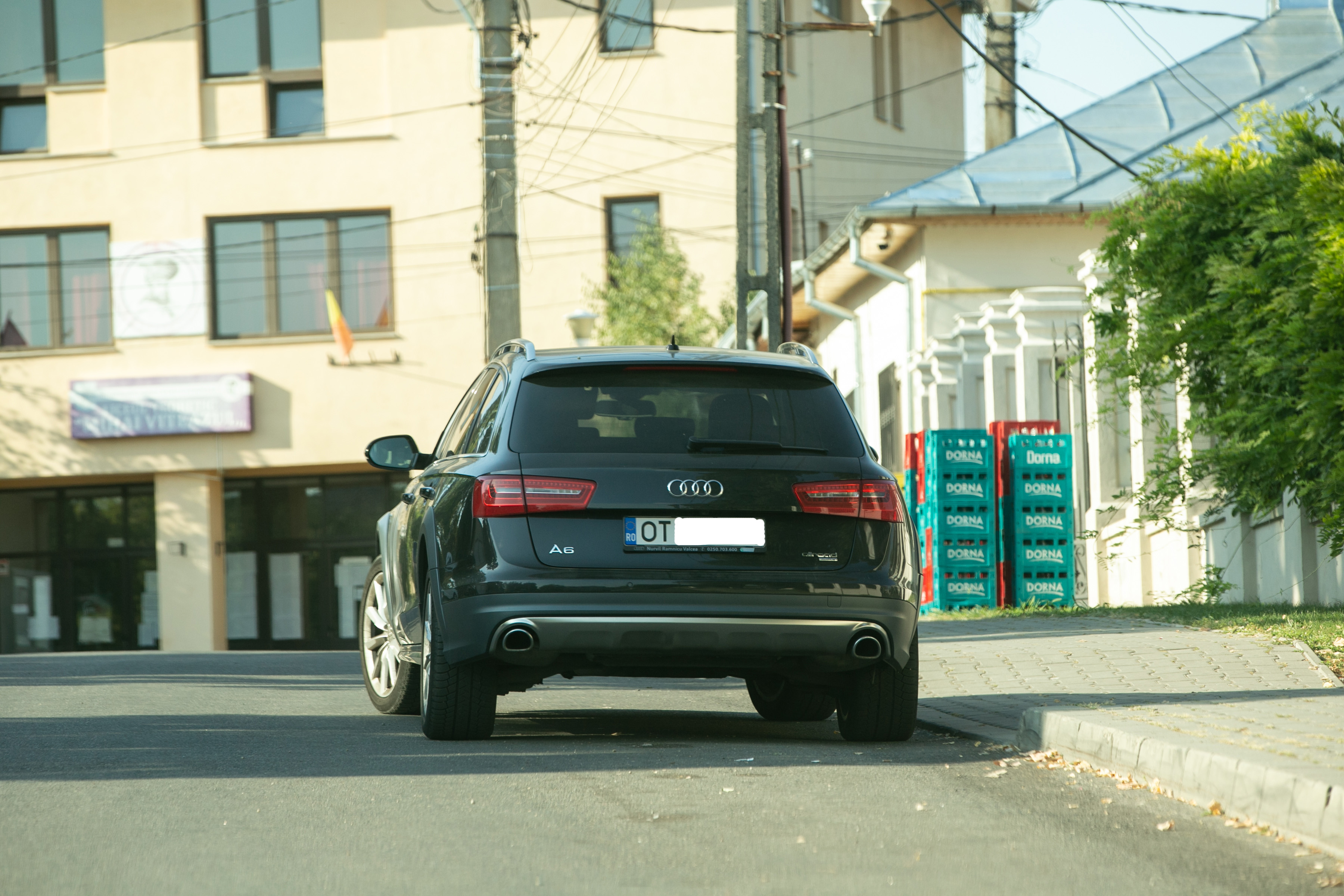 Caracal, orașul contrastelor: mașini de zeci de mii de euro la polul sărăciei