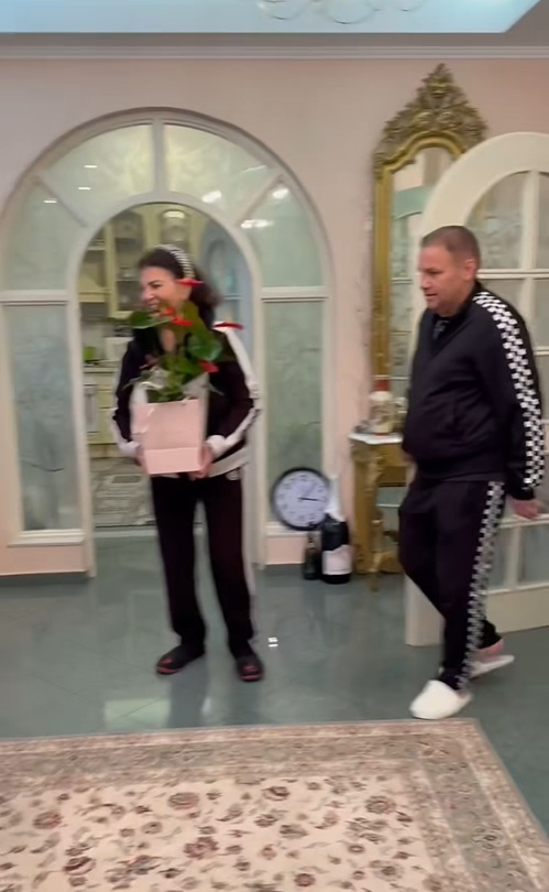 Imagini din casa Irinei Loghin. Fuego a vizitat-o pe artistă în locuința ei din nordul Bucureștiului, de ziua ei de naștere