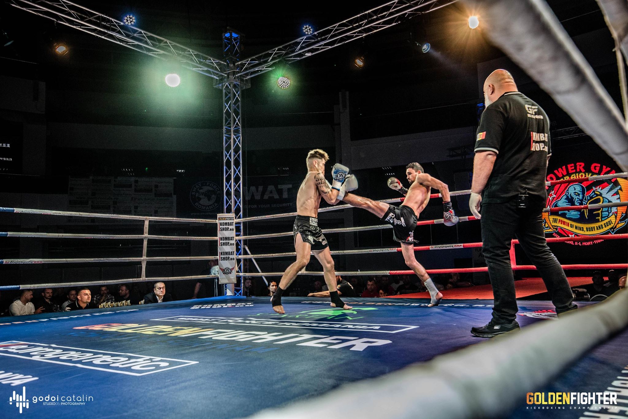 Meciuri spectaculoase la Golden Fighter Craiova. Centura intercontinentală WKU a fost câștigată de Adrian Mitu FOTO&VIDEO