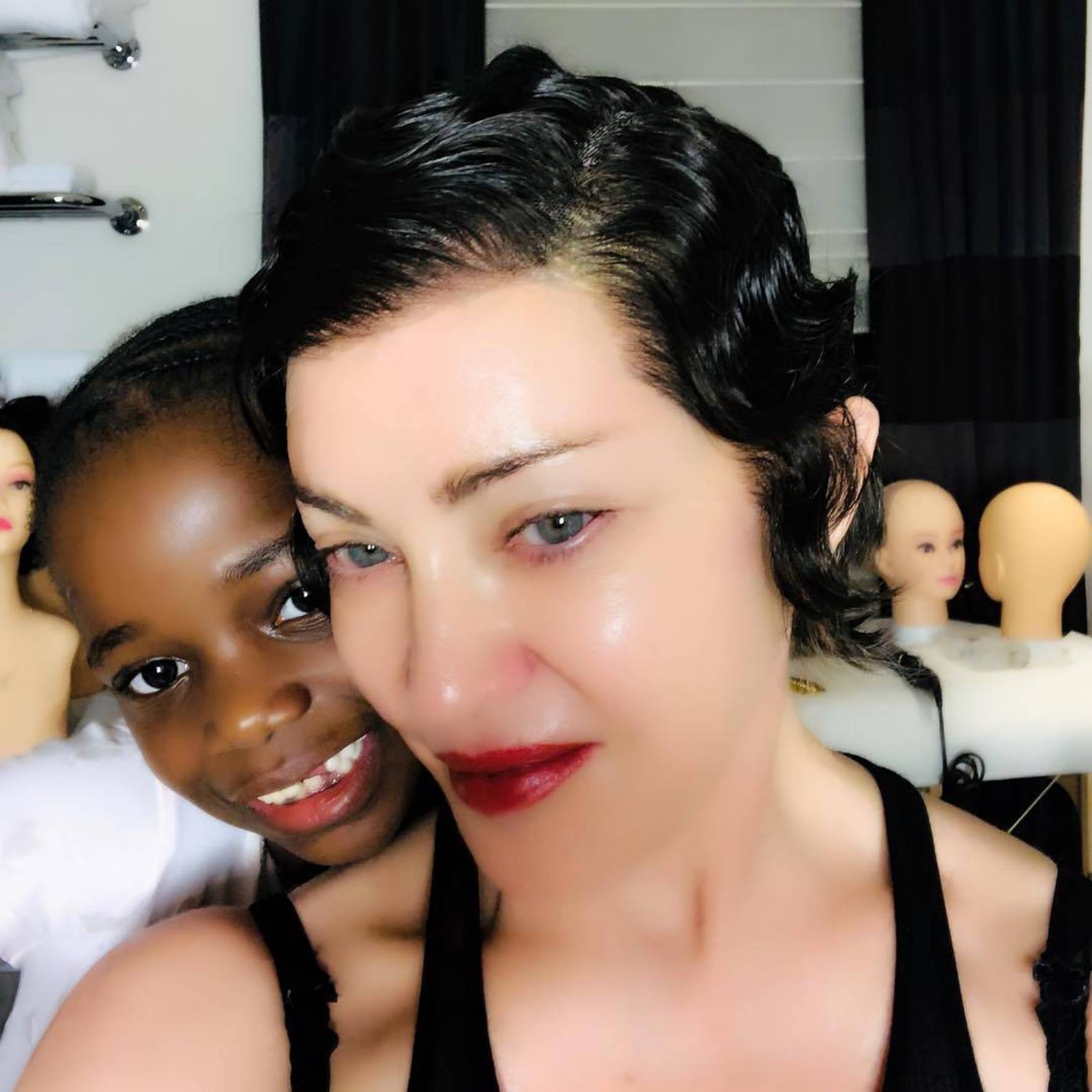 FOTO | Madonna și-a schimbat radical look-ul. Nu o mai recunoști!