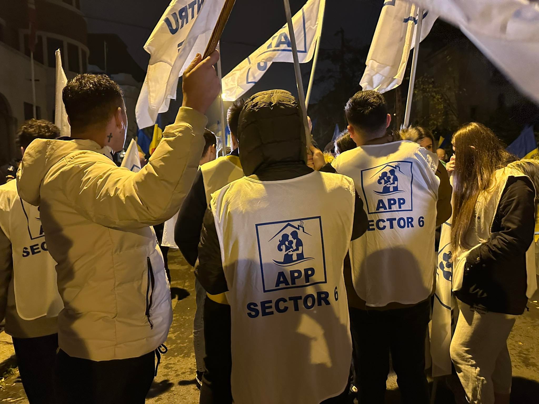 Protest AUR la ambasada Austriei din București. George Simion și simpatizanții săi, scandări împotriva politicienilor din coaliție