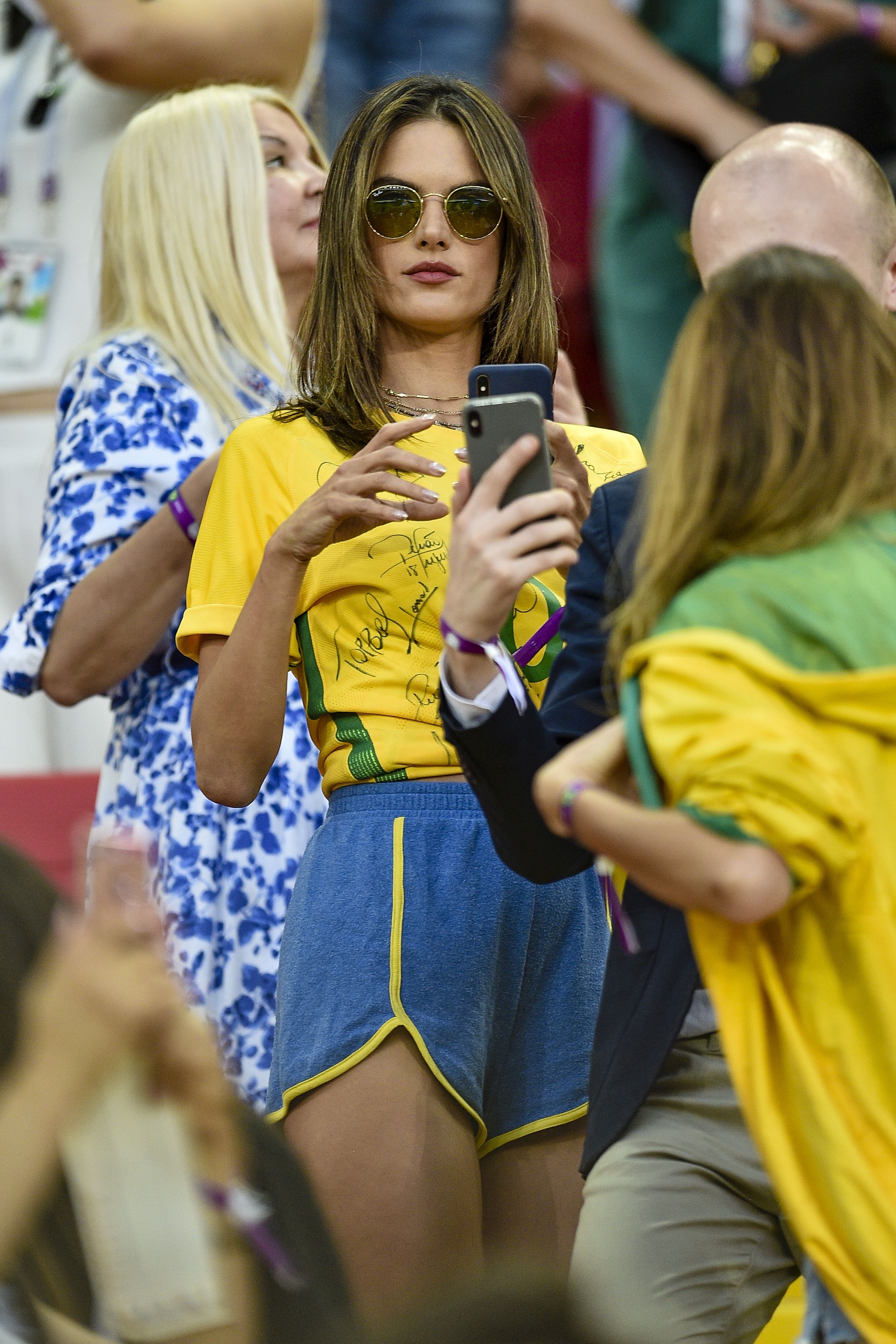Fotbaliștii din naționala Braziliei sunt susținuți de iubite, soții și fotomodele celebre la Cupa Mondială de fotbal 2018 / GALERIE FOTO
