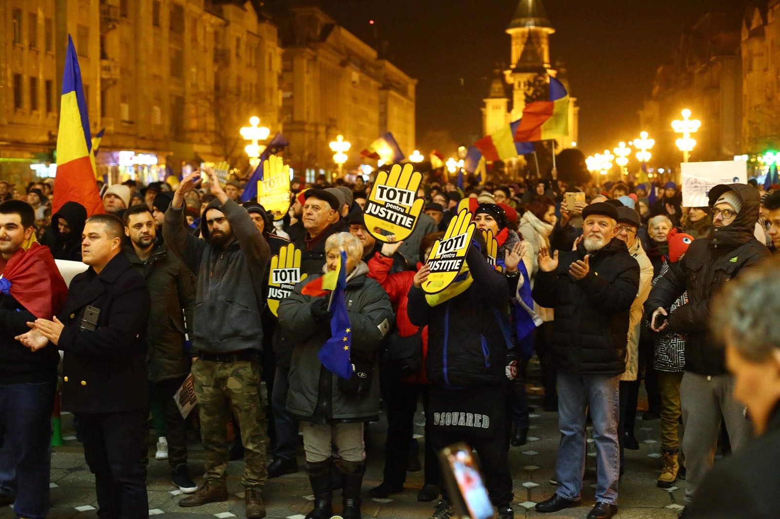 Proteste și în restul țării. Mii de oameni au ieșit în stradă să își strige nemulțumirile
