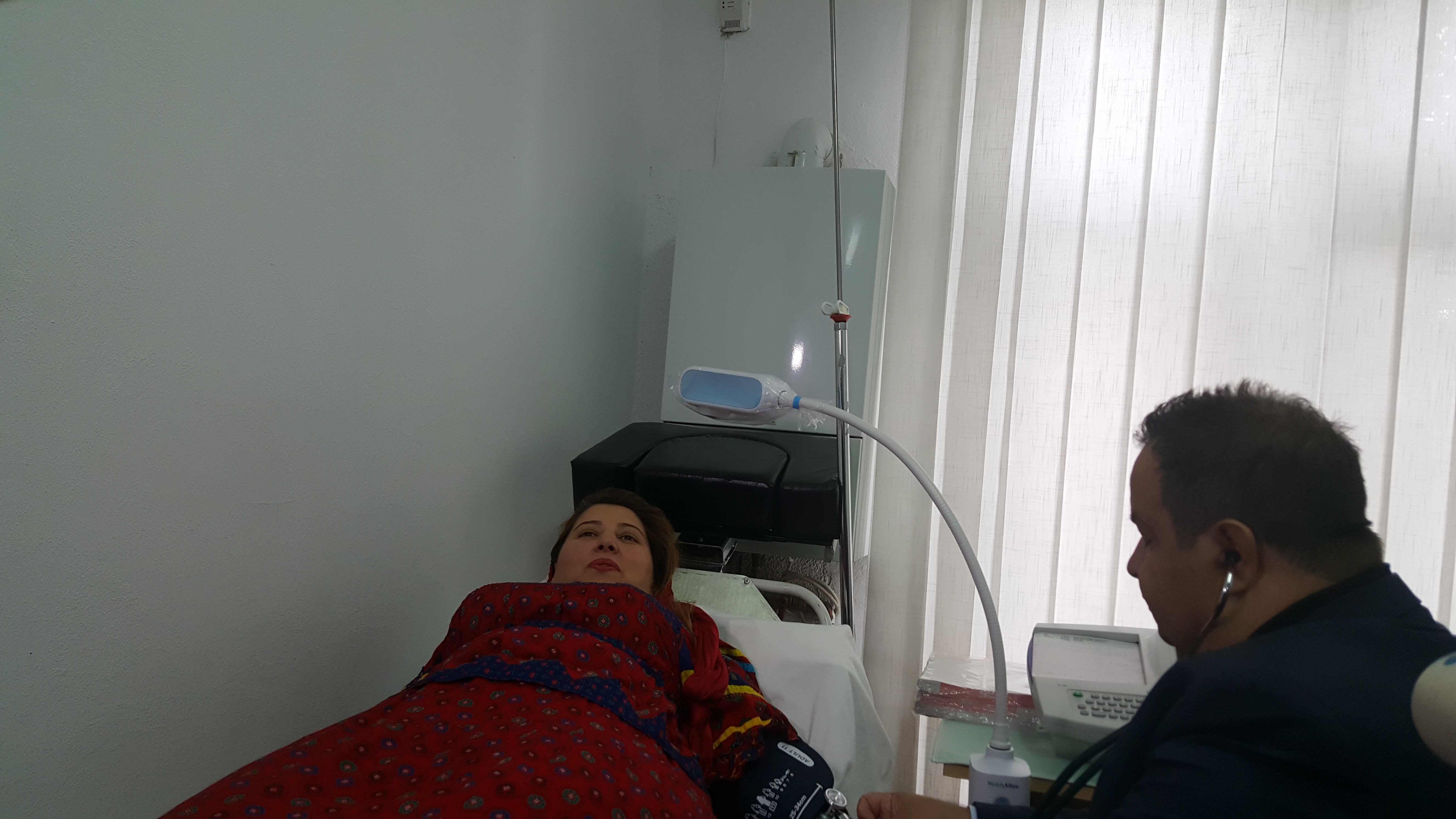 Prima clinică destinată special romilor a fost deschisă într-o biserică din Sibiu GALERIE FOTO