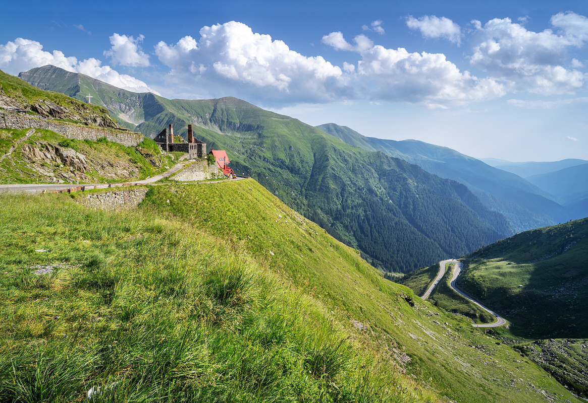 Doi turiști cehi s-au întors în România după 7 ani: „Pe drumuri sunt mai puține căruțe, chiar și așa, țara încă are farmecul ei”