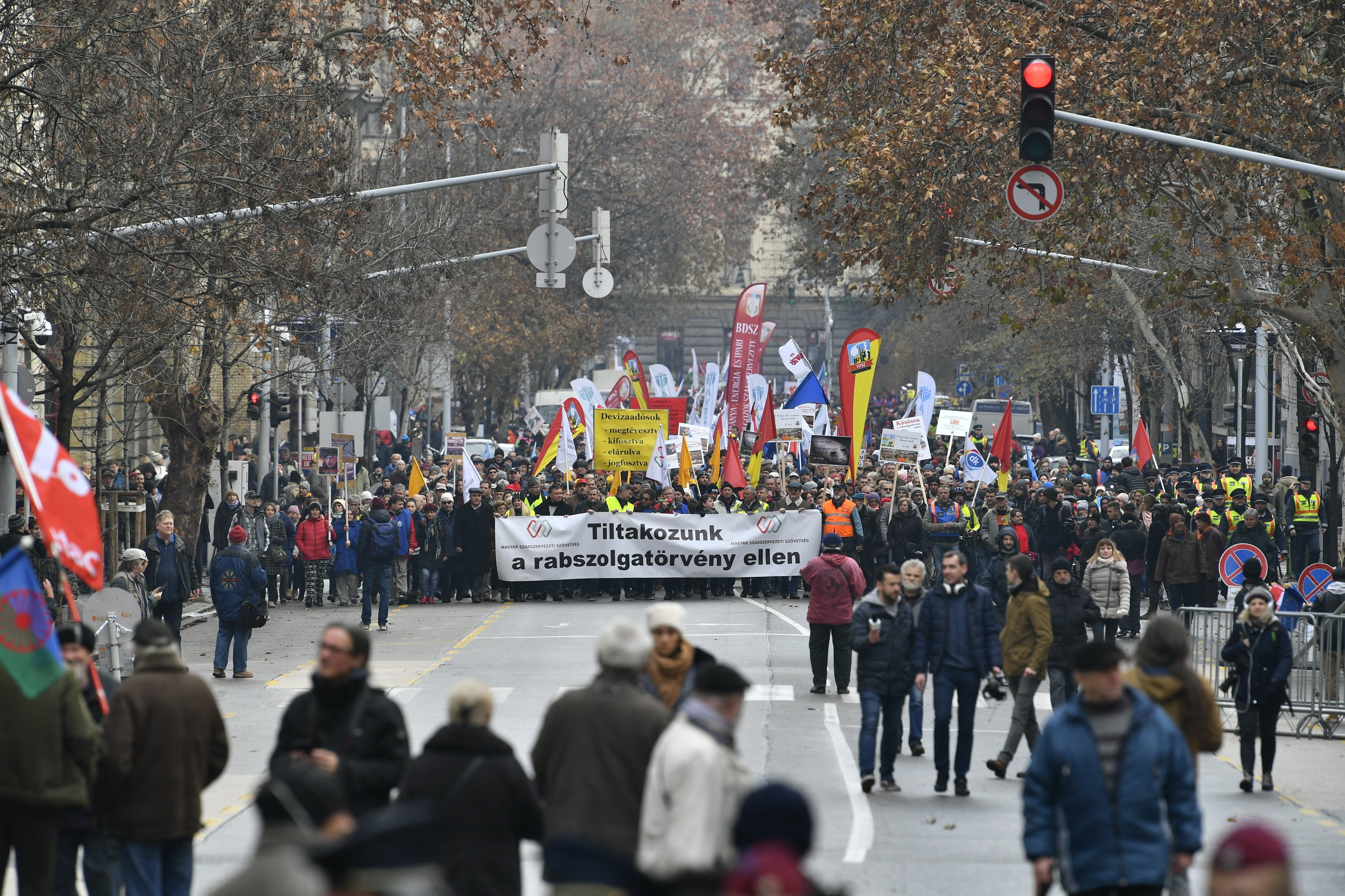 Mii de unguri au protestat împotriva "legii sclaviei", sâmbătă, la Budapesta