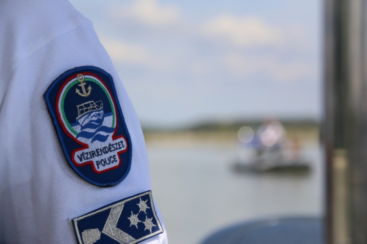 Dráma: kajokosok kerültek bajba a Velencei-tavon