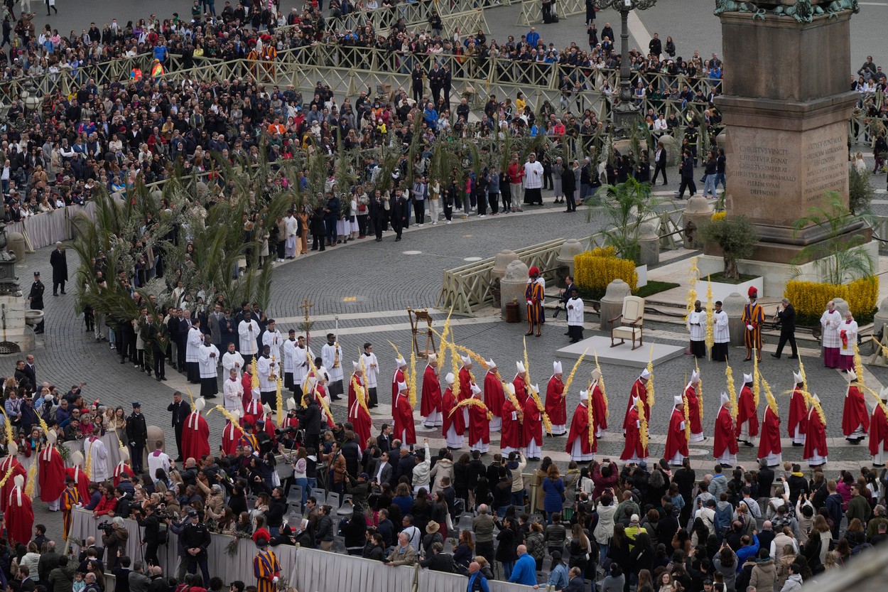 VIDEO | Papa Francisc a condus slujba de Florii de la Vatican, la o zi după ce a fost externat